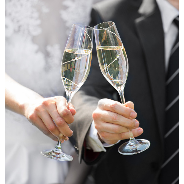 Romantické svatební skleničky se srdíčky – gravírované sklenice na přípitek